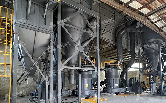 Application of crushed petroleum coke as fuel for glass furnaces
